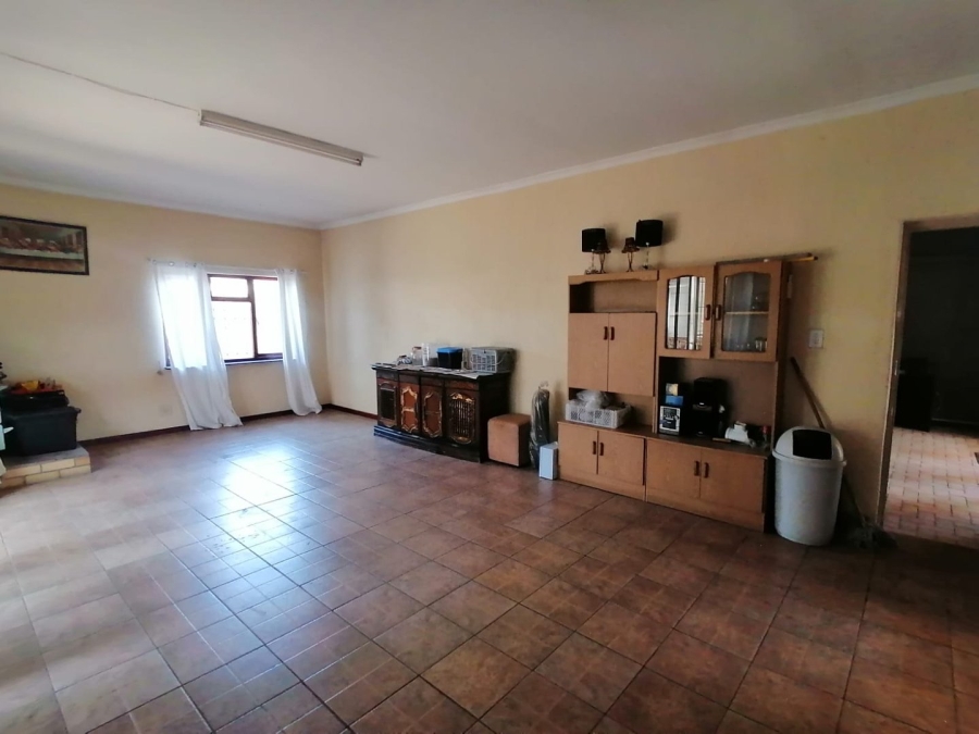 6 Bedroom Property for Sale in Eikendal Western Cape